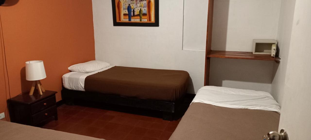 Casa Kiwi Hostel Medellin Room photo